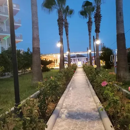 Oezguerhan Otel シダ