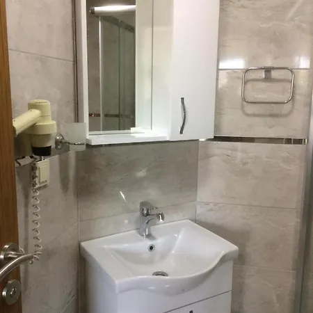 Oezguerhan Otel فندق سيدي